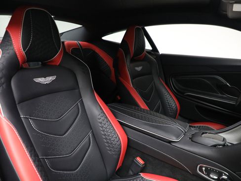 Used 2023 Aston Martin DBS Coupe image 26