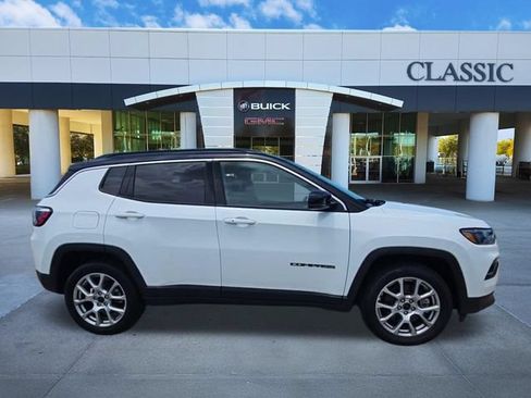 Used 2025 Jeep Compass Limited AWD/4WD image 9