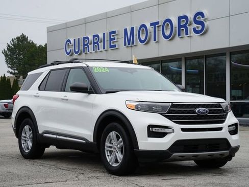 Certified 2024 Ford Explorer XLT w/ Equipment Group 202A AWD/4WD image 1