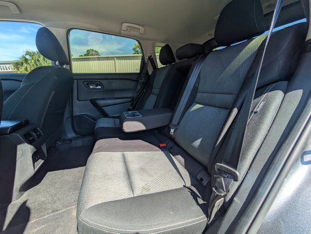 Used 2025 Nissan Rogue SV FWD image 14