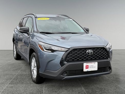 Certified 2025 Toyota Corolla Cross LE image 7