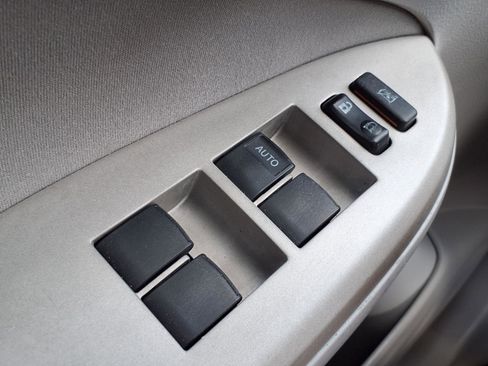 Used 2010 Toyota Corolla image 9