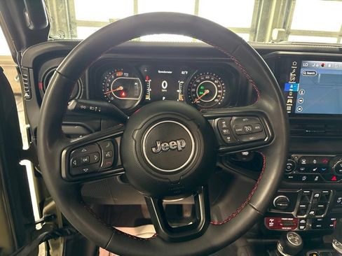 Used 2025 Jeep Wrangler Unlimited Rubicon AWD/4WD image 30
