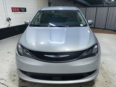 Used 2023 Chrysler Voyager LX FWD image 6