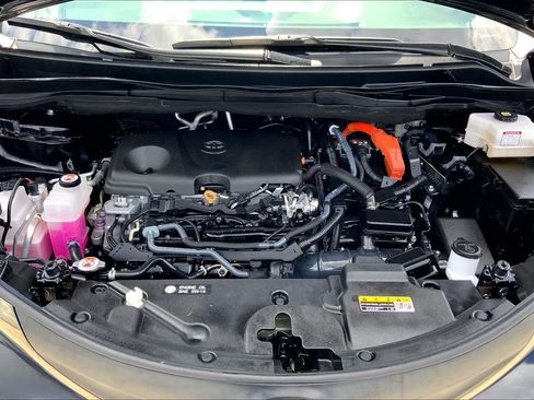 Used 2024 Toyota Sienna XLE Woodland Edition AWD/4WD image 31