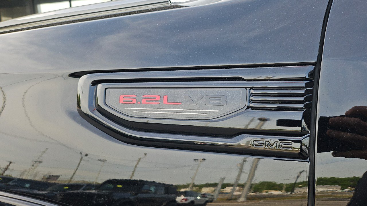 Used 2025 GMC Sierra 1500 AT4 w/ AT4 Premium Package AWD/4WD image 10