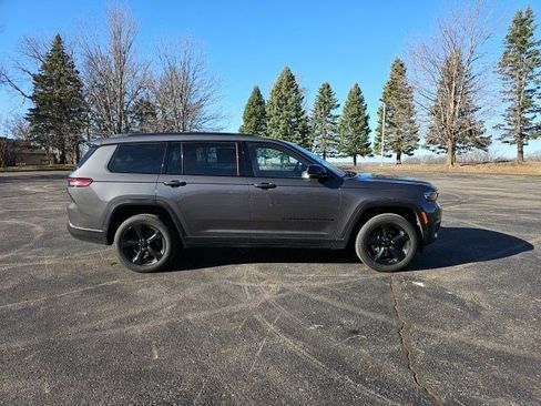 Used 2023 Jeep Grand Cherokee L Limited w/ Black Appearance Package image 7