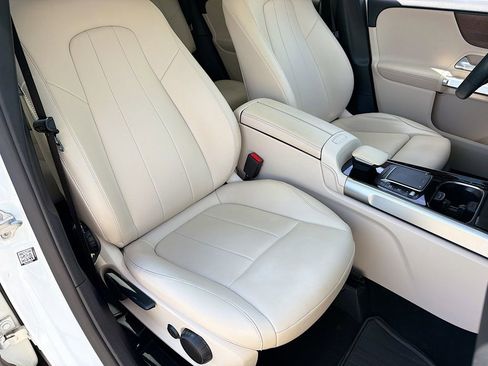 Used 2022 Mercedes-Benz GLB 250 4MATIC image 30