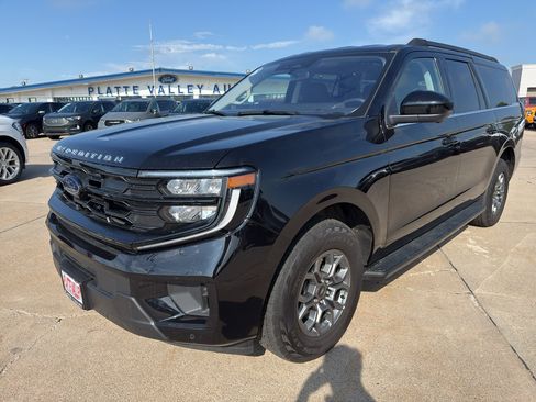 Used 2025 Ford Expedition Max Active AWD/4WD image 1