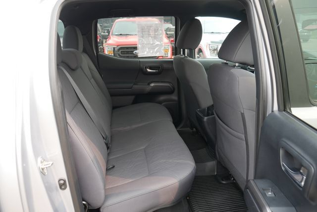 Used 2018 Toyota Tacoma TRD Off-Road w/ Technology Package AWD/4WD image 27