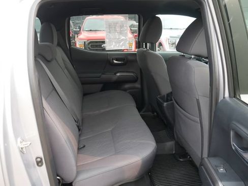 Used 2018 Toyota Tacoma TRD Off-Road w/ Technology Package AWD/4WD image 27