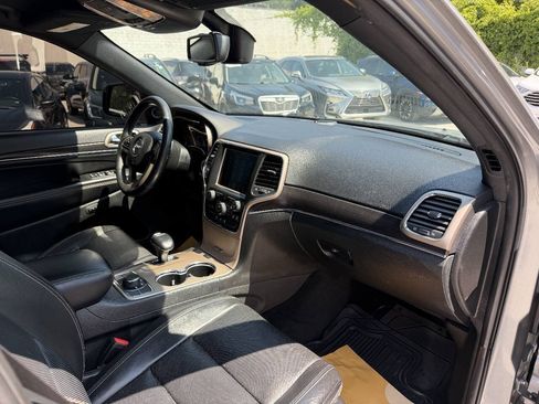 Used 2015 Jeep Grand Cherokee Limited w/ Luxury Group II AWD/4WD image 12