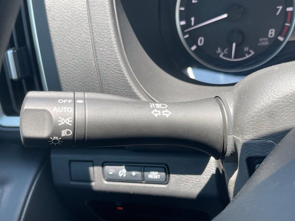 Used 2025 Nissan Frontier SV RWD image 48
