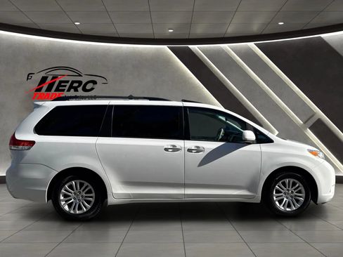 Used 2011 Toyota Sienna XLE w/ XLE Navigation Pkg FWD image 52