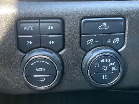 Used 2022 Chevrolet Silverado 1500 RST w/ Z71 Off-Road Package image 35