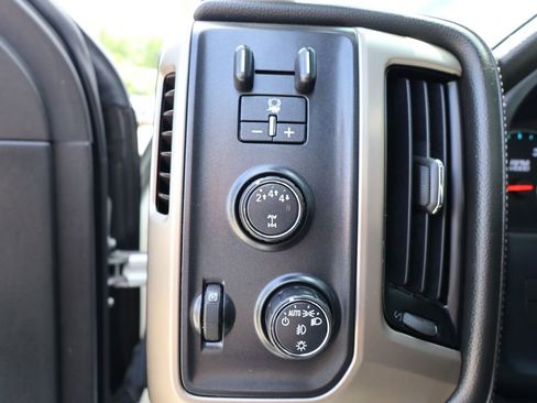 Used 2018 GMC Sierra 2500 Denali w/ Duramax Plus Package AWD/4WD image 12
