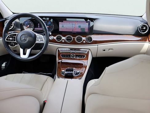Used 2019 Mercedes-Benz E 300 4MATIC image 15