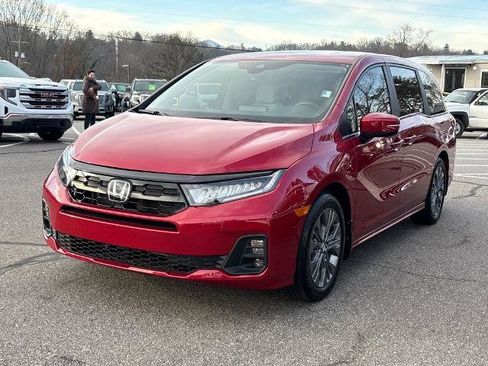 Used 2025 Honda Odyssey Touring image 4