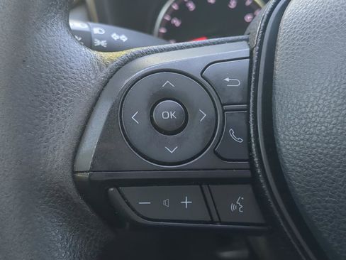 Used 2020 Toyota RAV4 LE image 23