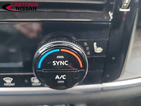 Used 2021 Nissan Rogue SL w/ Premium Package image 43