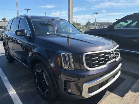Used 2025 Kia Telluride S image 4