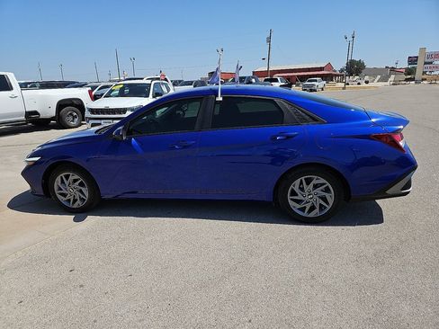 Used 2024 Hyundai Elantra SEL FWD image 3