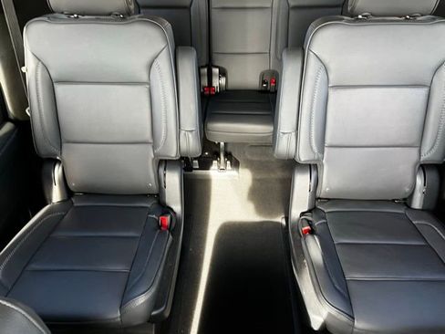 Used 2025 GMC Yukon XL Denali image 22