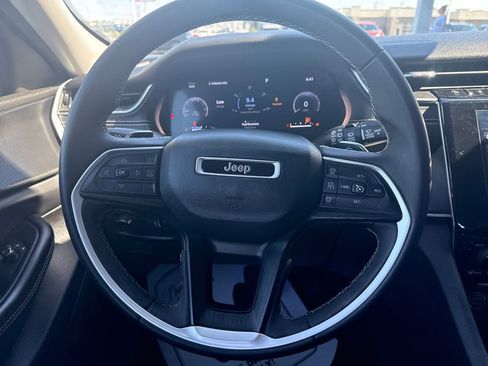 Used 2023 Jeep Grand Cherokee Laredo AWD/4WD image 16