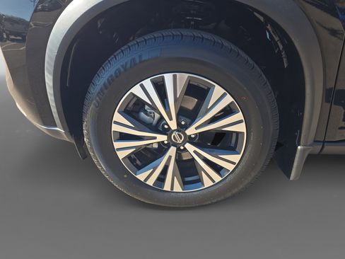 Used 2021 Nissan Rogue SV w/ Premium Package image 9