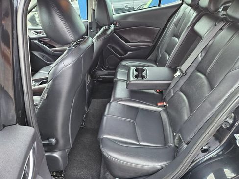 Used 2018 MAZDA MAZDA3 Touring FWD image 12
