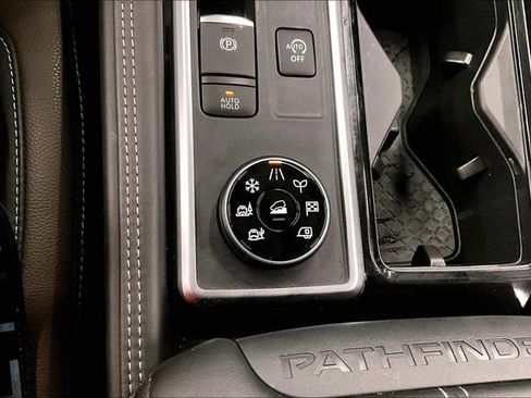 Used 2024 Nissan Pathfinder Platinum AWD/4WD image 38