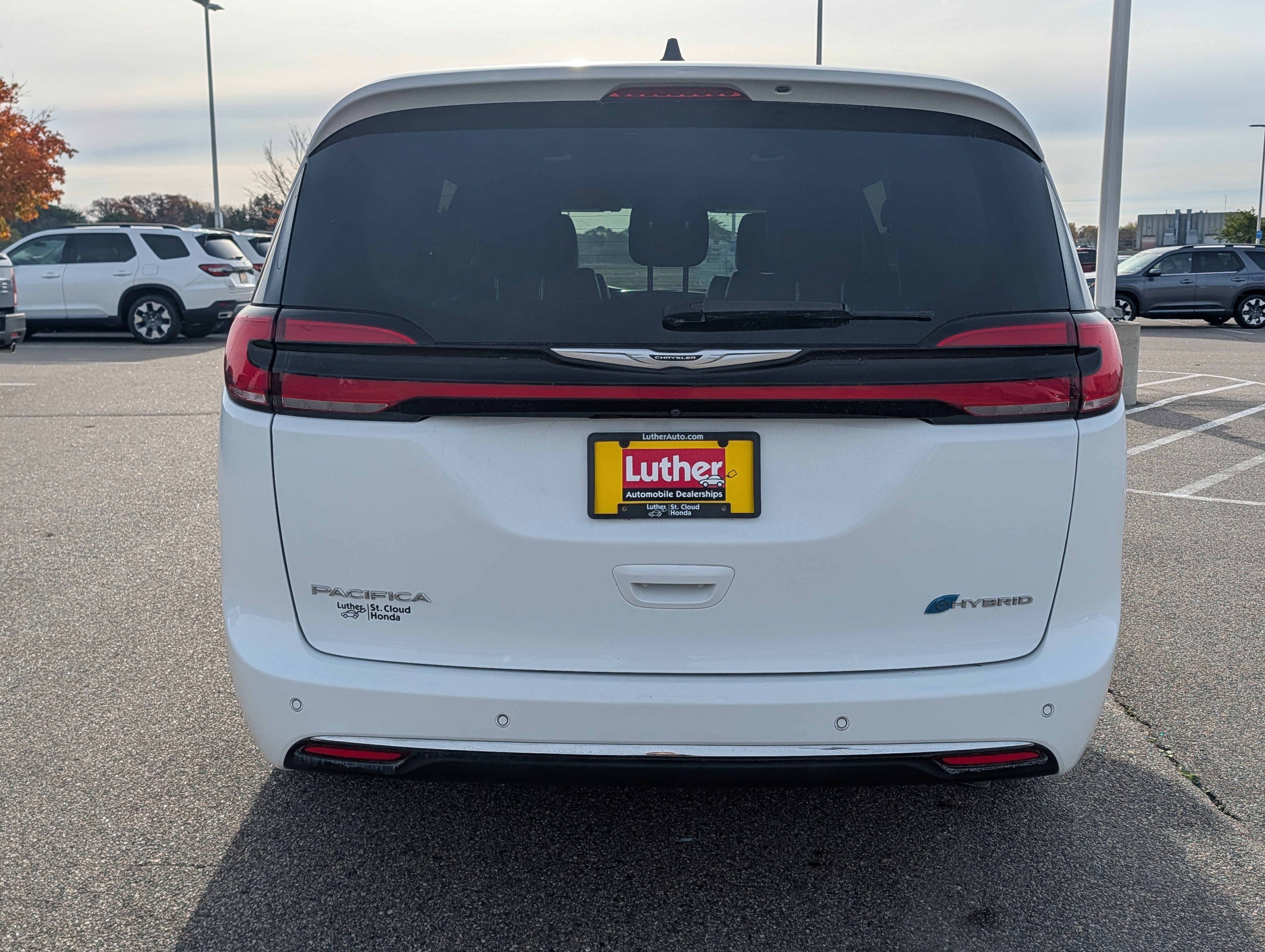 Used 2023 Chrysler Pacifica Touring-L FWD image 6