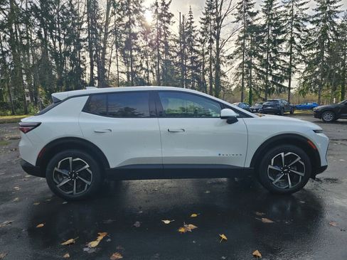 New 2026 Chevrolet Equinox EV LT image 4