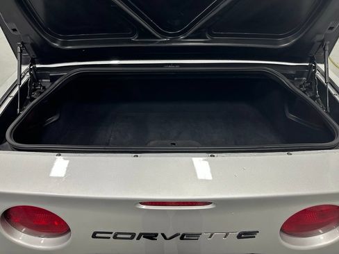 Used 2001 Chevrolet Corvette Convertible w/ Preferred Equipment Group2 RWD image 34