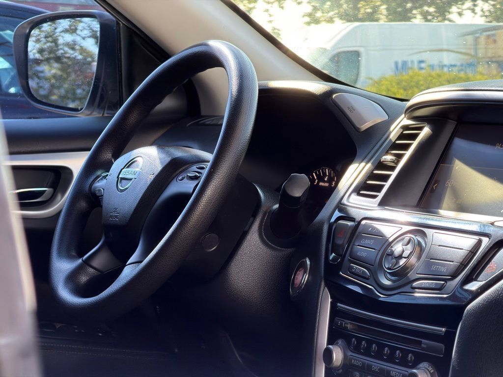 Used 2020 Nissan Pathfinder S FWD image 36