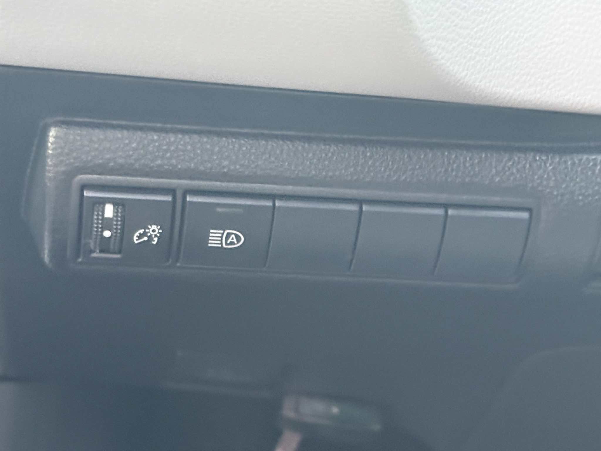 Used 2020 Toyota Corolla LE FWD image 84