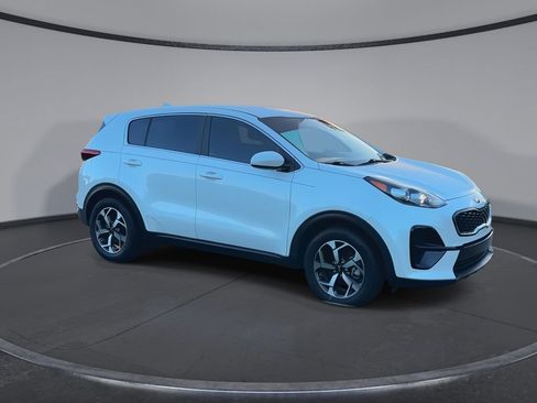 Used 2022 Kia Sportage LX FWD image 2