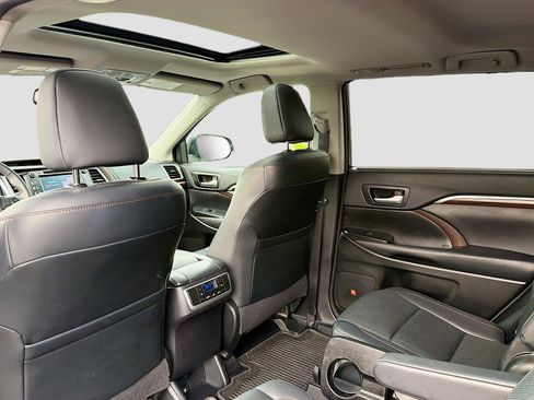 Used 2015 Toyota Highlander Limited AWD/4WD image 6