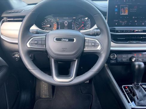 Used 2025 Jeep Compass Limited AWD/4WD image 6