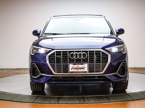 Certified 2022 Audi Q3 2.0T Premium w/ Convenience Package image 2