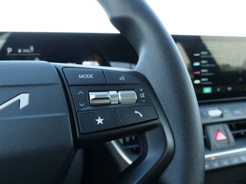 New 2025 Kia K4 LXS image 22