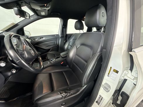 Used 2017 Mercedes-Benz B 250e image 11