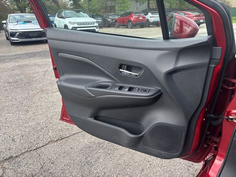 Used 2025 Nissan Versa SV FWD image 18