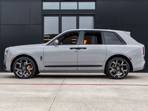 New 2026 Rolls-Royce Cullinan Black Badge image 3