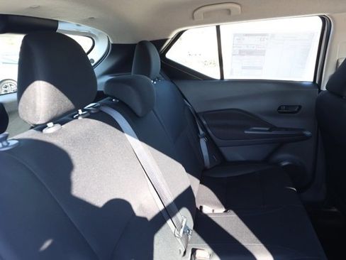 New 2025 Nissan Kicks Play S image 18