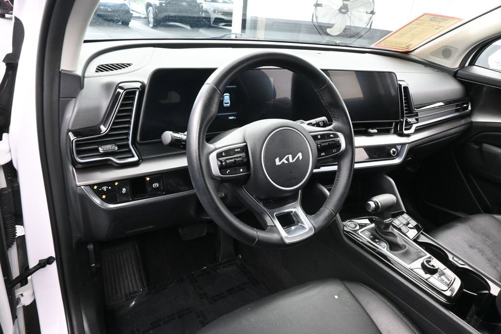 Used 2025 Kia Sportage EX FWD image 11