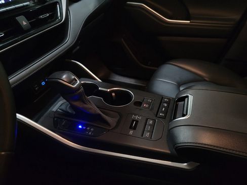 Used 2022 Toyota Highlander XLE image 26