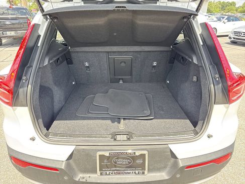 Certified 2024 Volvo XC40 B5 Plus AWD/4WD image 30