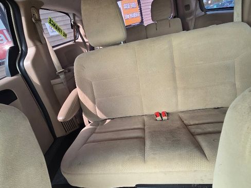 Used 2015 Dodge Grand Caravan American Value Package image 23