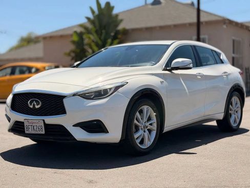 Used 2018 INFINITI QX30 FWD image 4